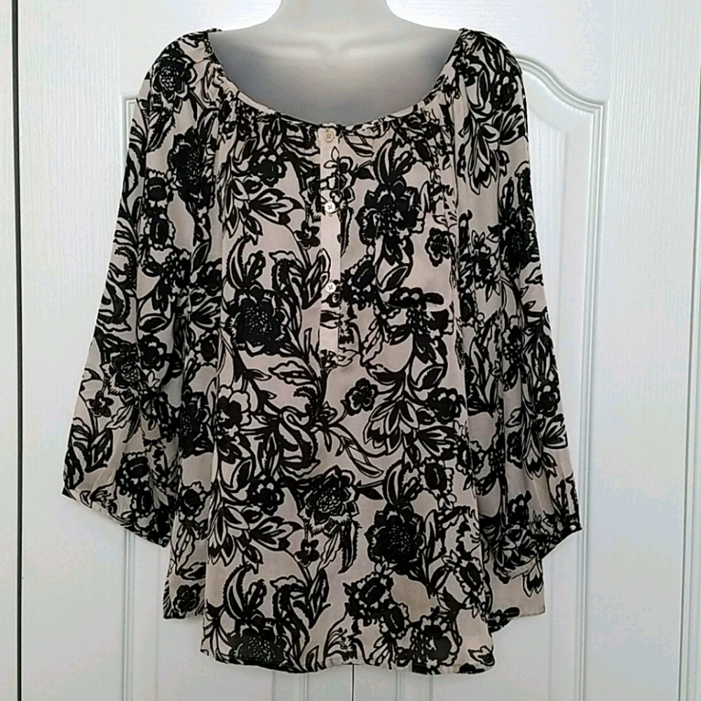 LOFT 3 button top, floral, 1 sm pocket